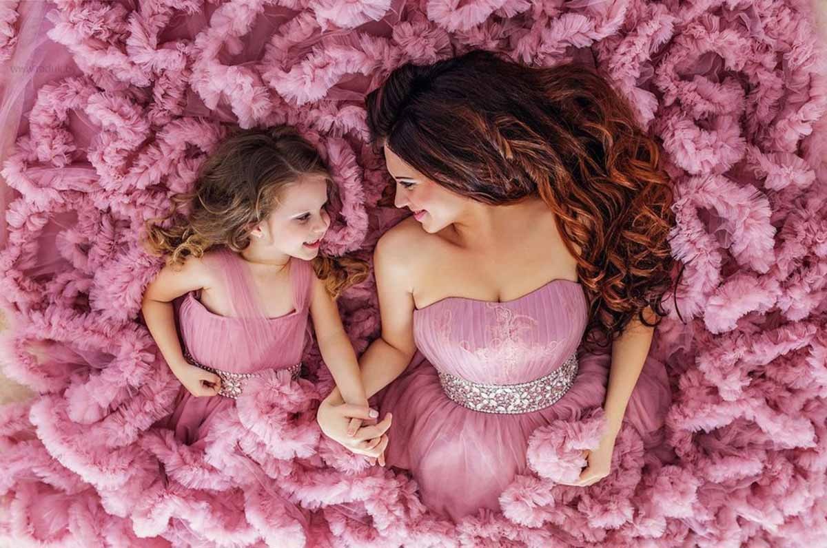 Фотосессия мама с дочкой в пышных платьях