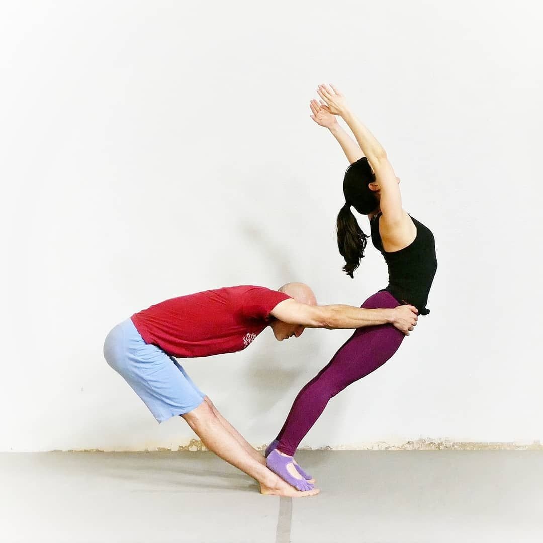 Движение йоги на двоих