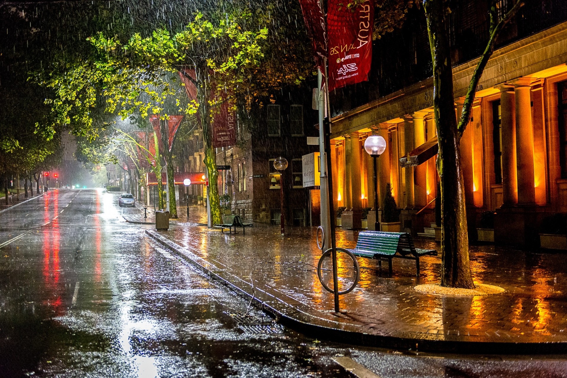 Улица ночью с дождем
