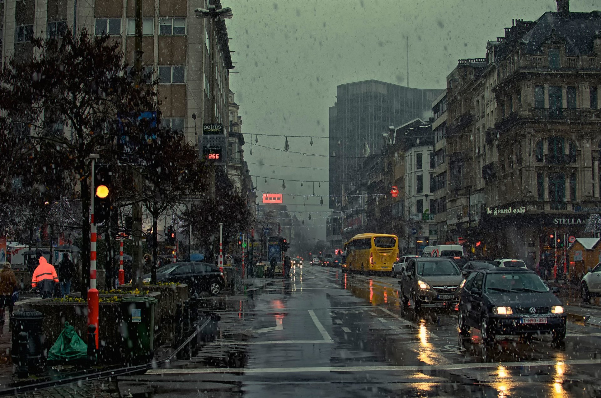 Дождик в городе