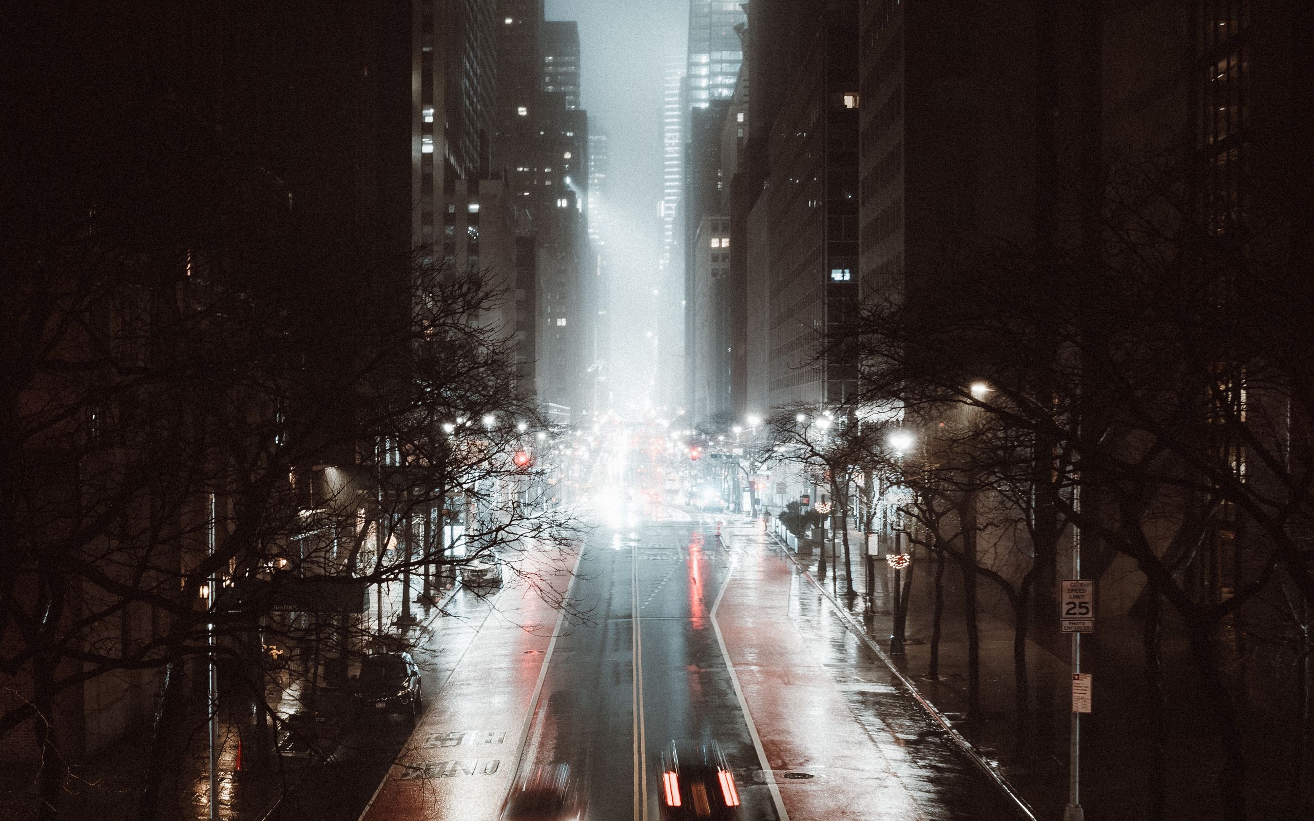 Город в тумане ночью