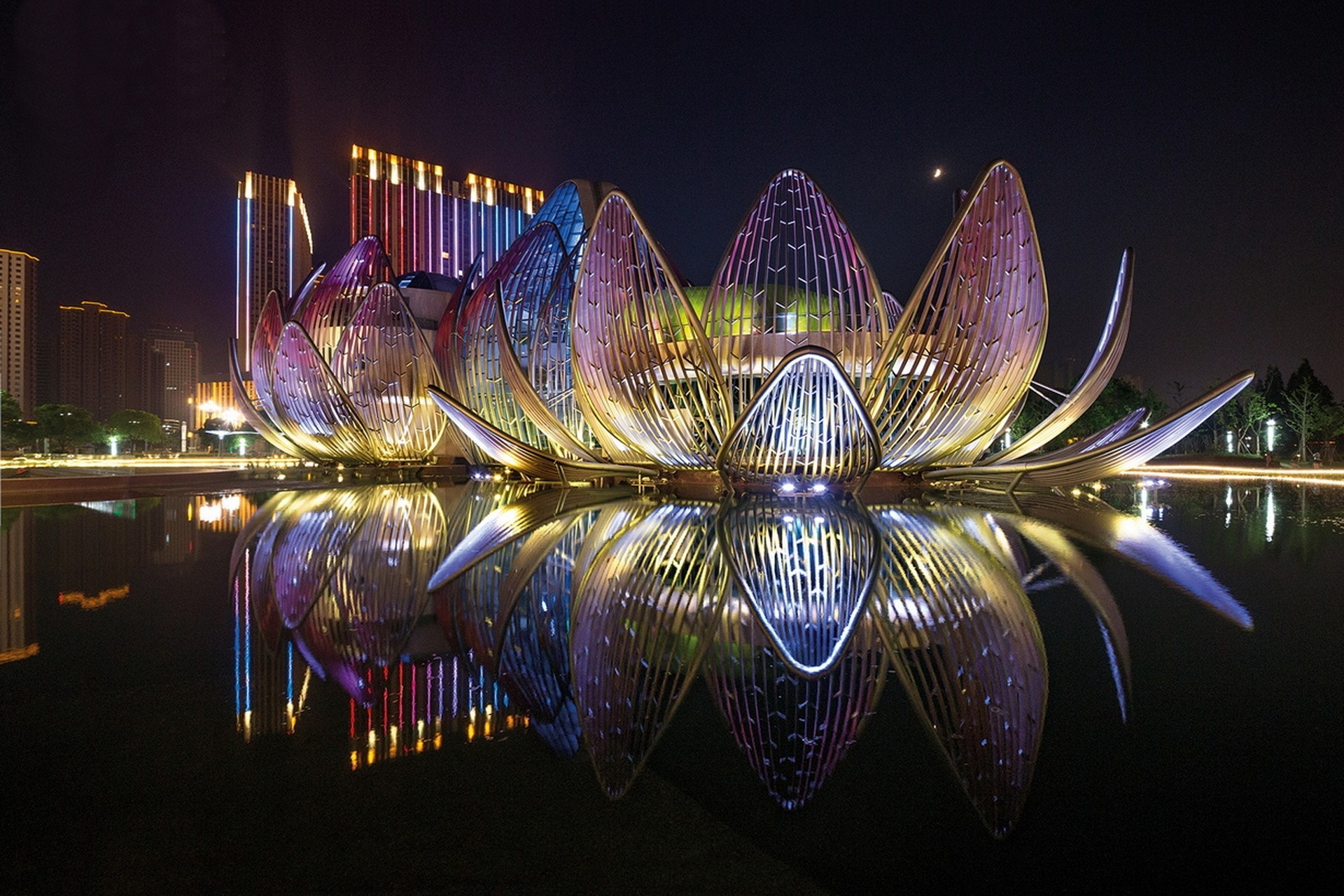 Выставочный центр «Лотос» в городе Чанчжоу (Китай).