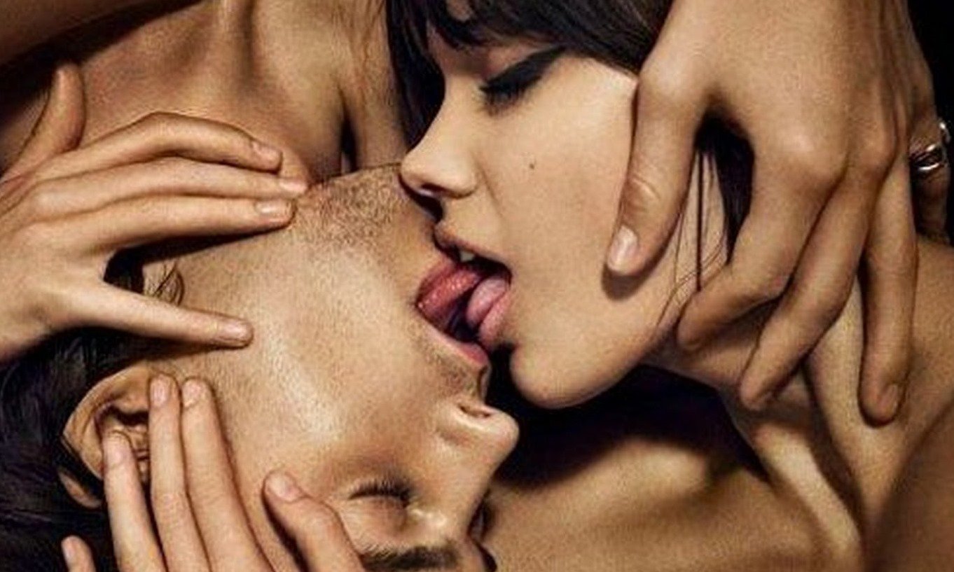 Французский поцелуй мужчины и женщины