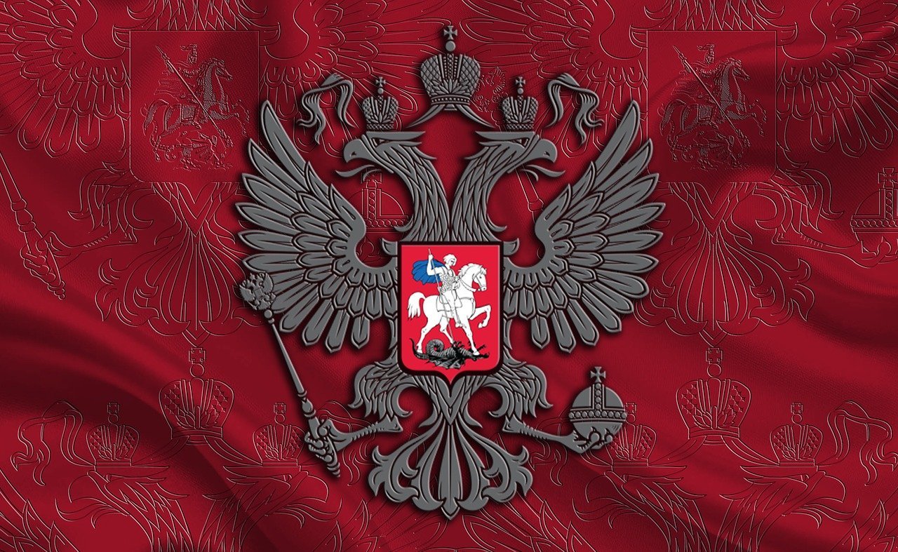 Красный флаг с двуглавым орлом Россия