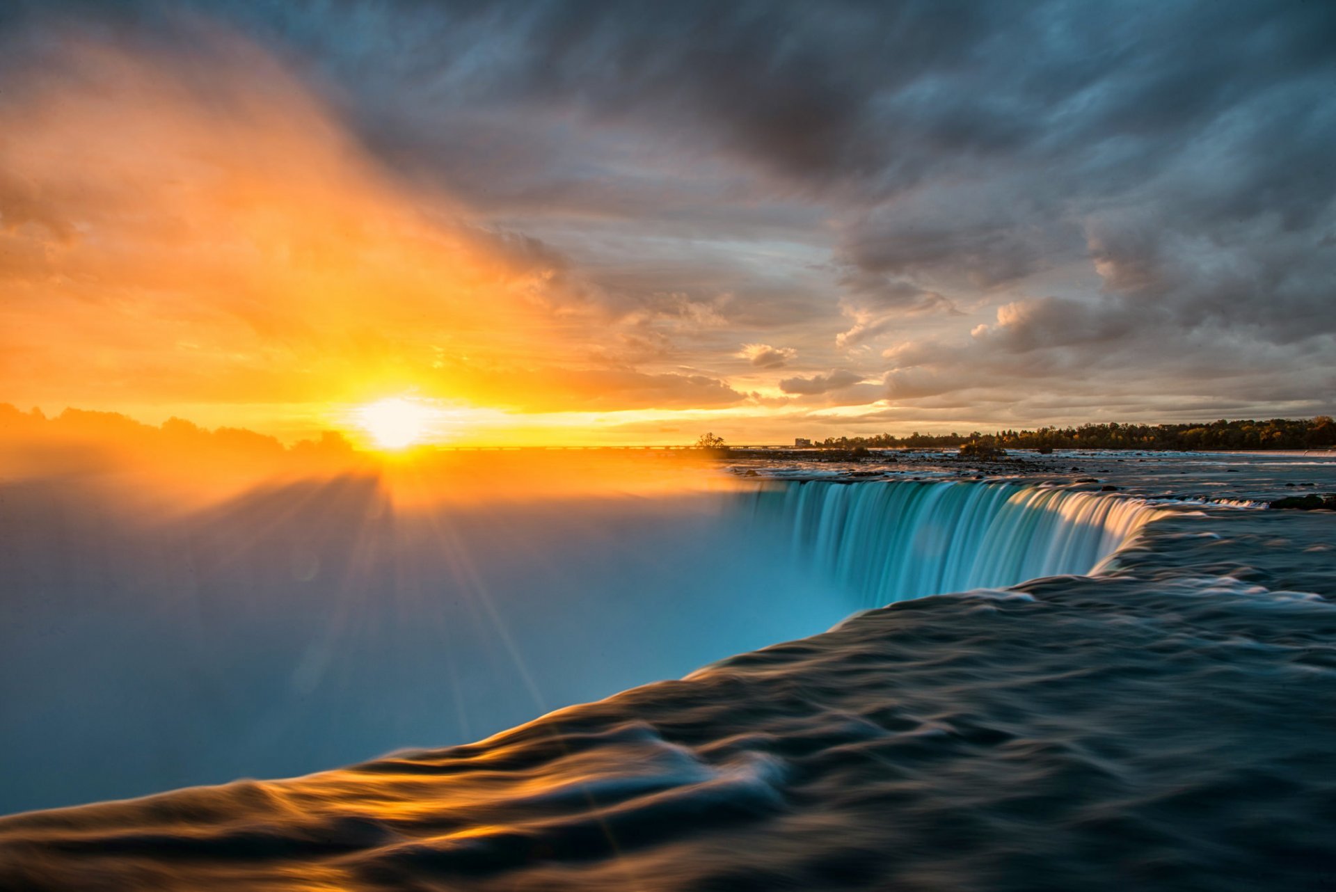 Ниагарский водопад солнце