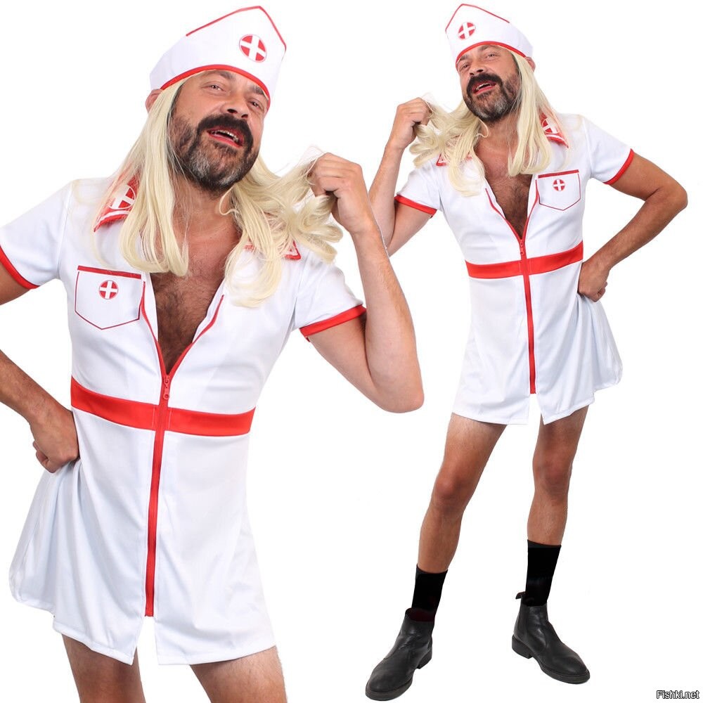 Мужчина в костюме медсестры