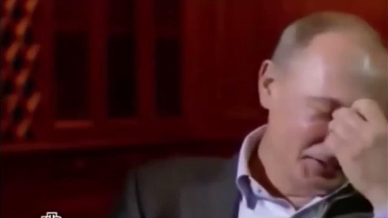 Путин усмехается gif