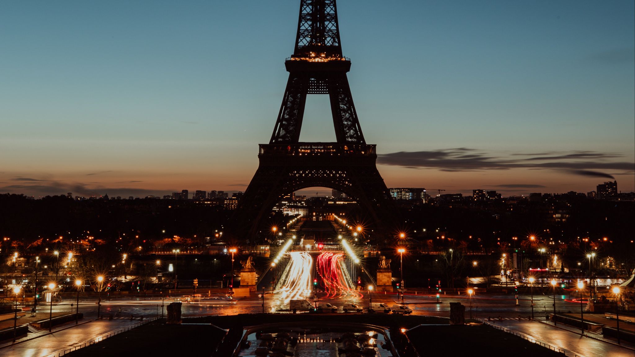 Париж - огни Эйфелевой башни