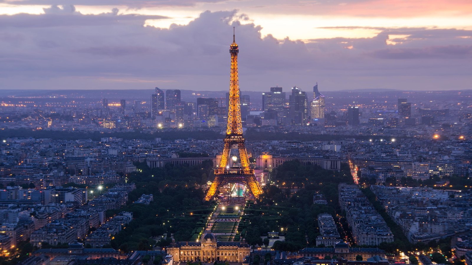 Франция Париж Эйфелева башня на закате