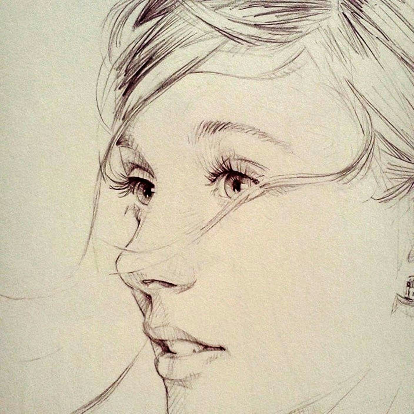 Портрет девушки в профиль карандашом