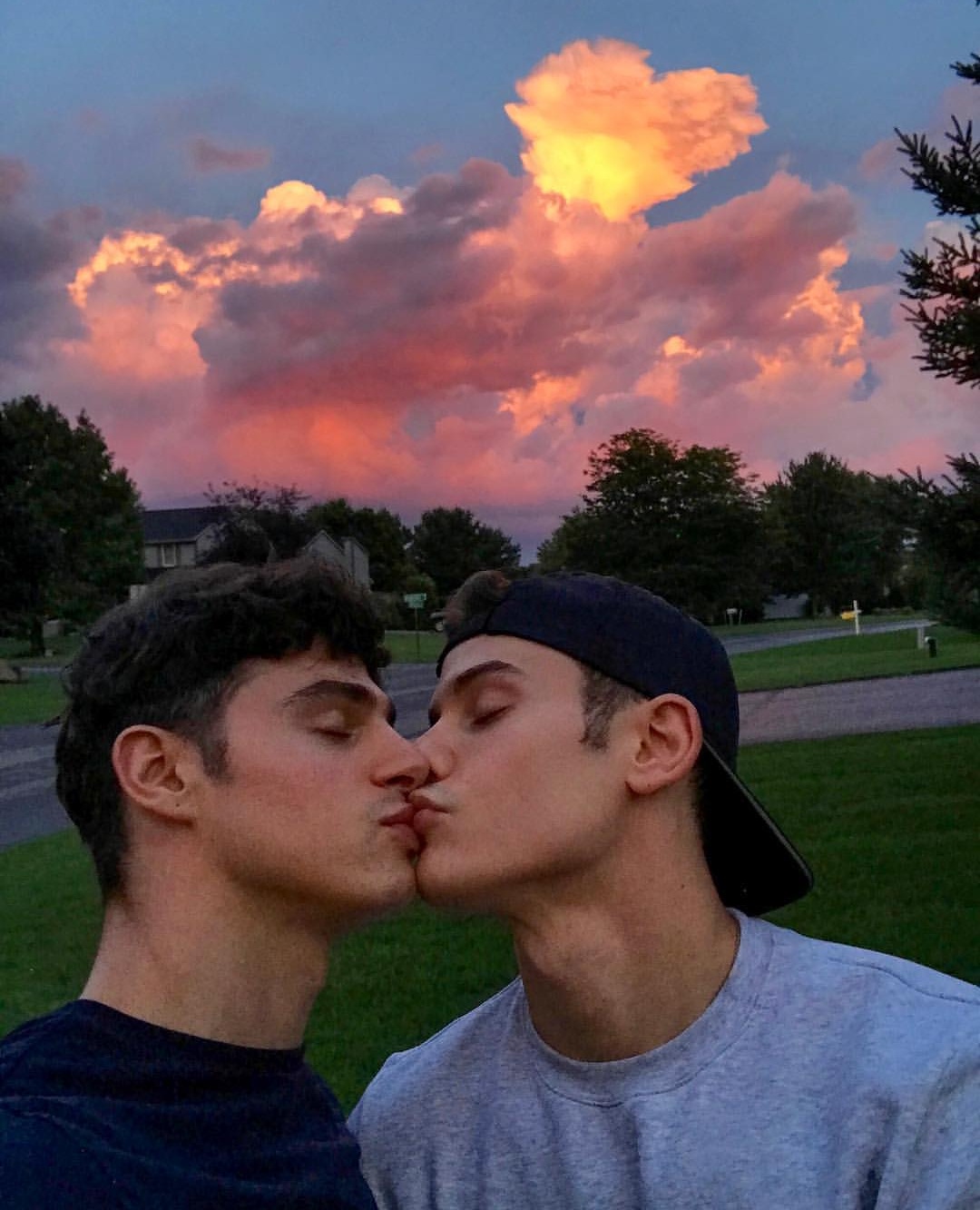Поцелуй мальчиков