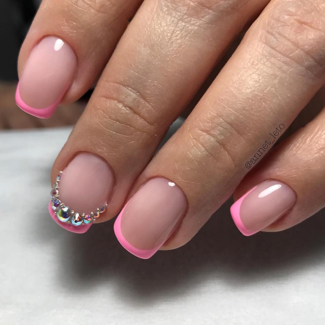 Розовый французский маникюр на короткие ногти