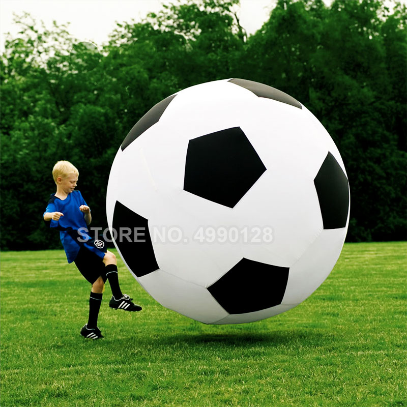 Спортивный футбольный мяч