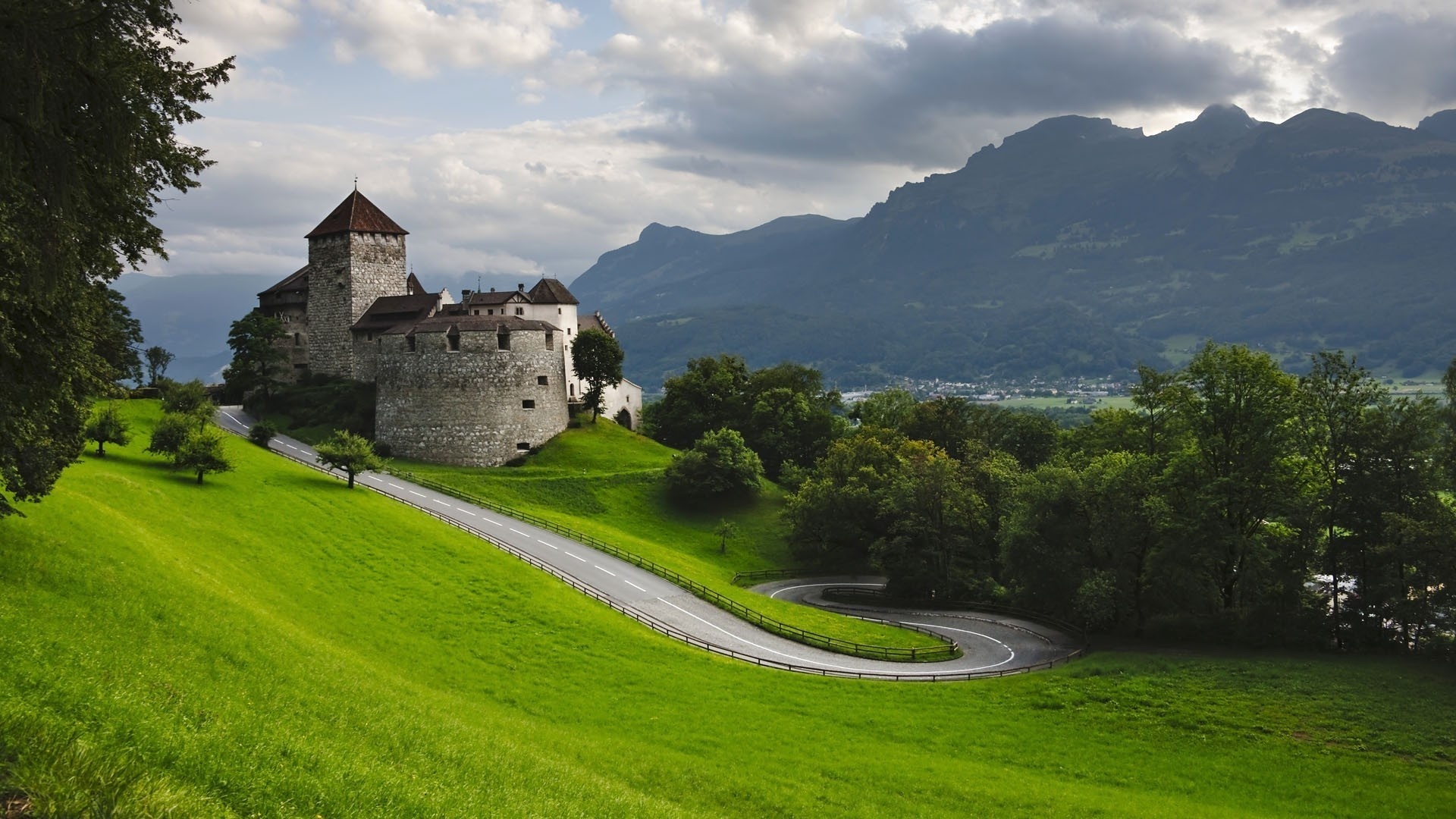 Замок Лихтенштейн Швейцария