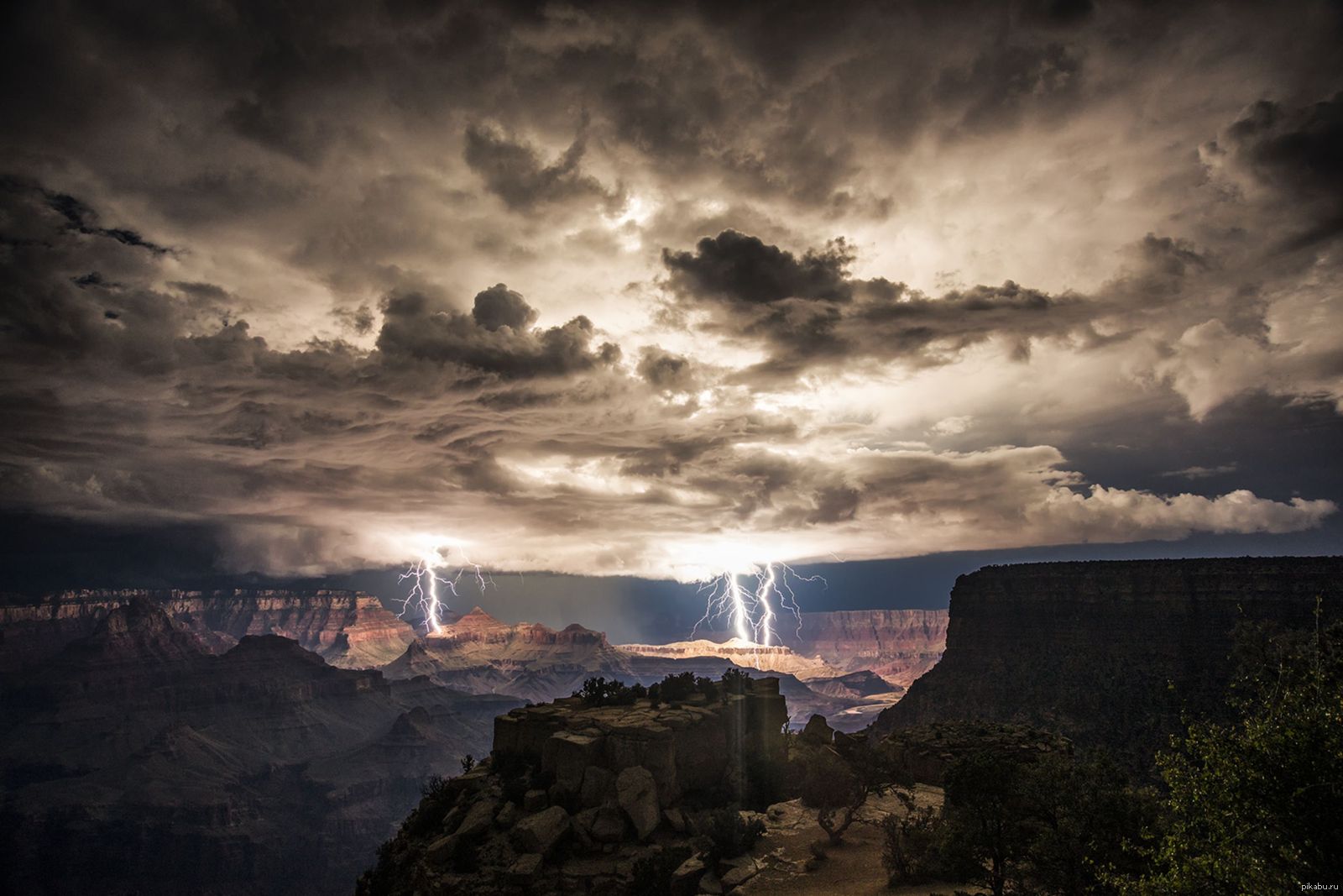 Гранд каньон Аризона буря