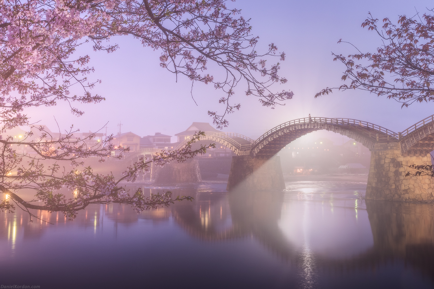 Японский пейзаж с мостиком