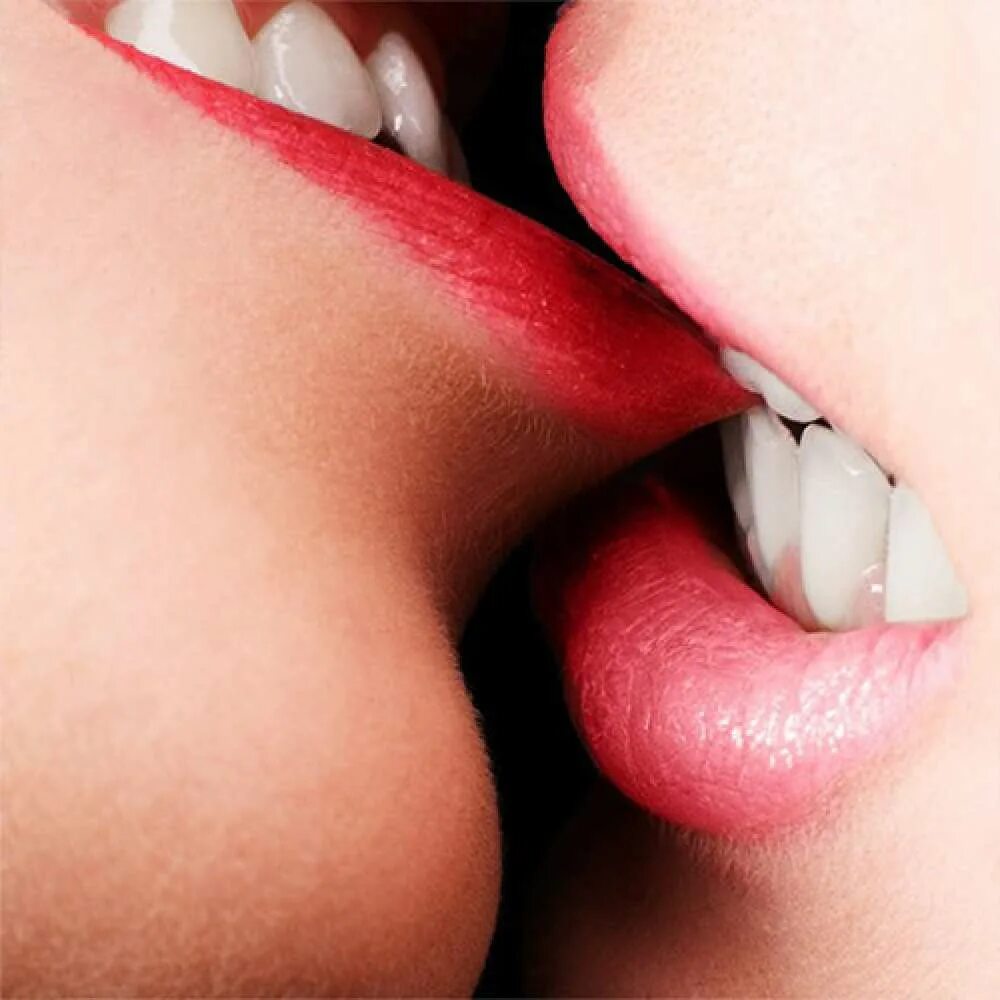 Сочный поцелуй с языком