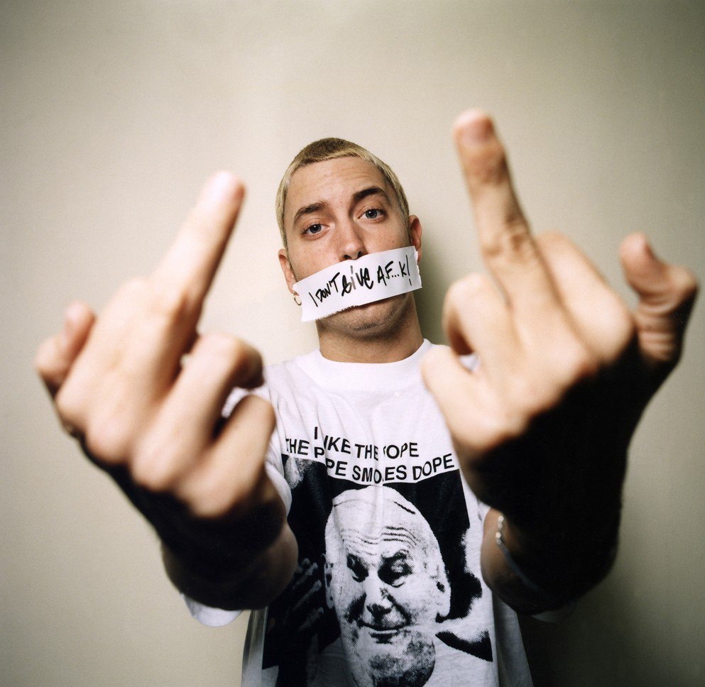 Eminem показывает