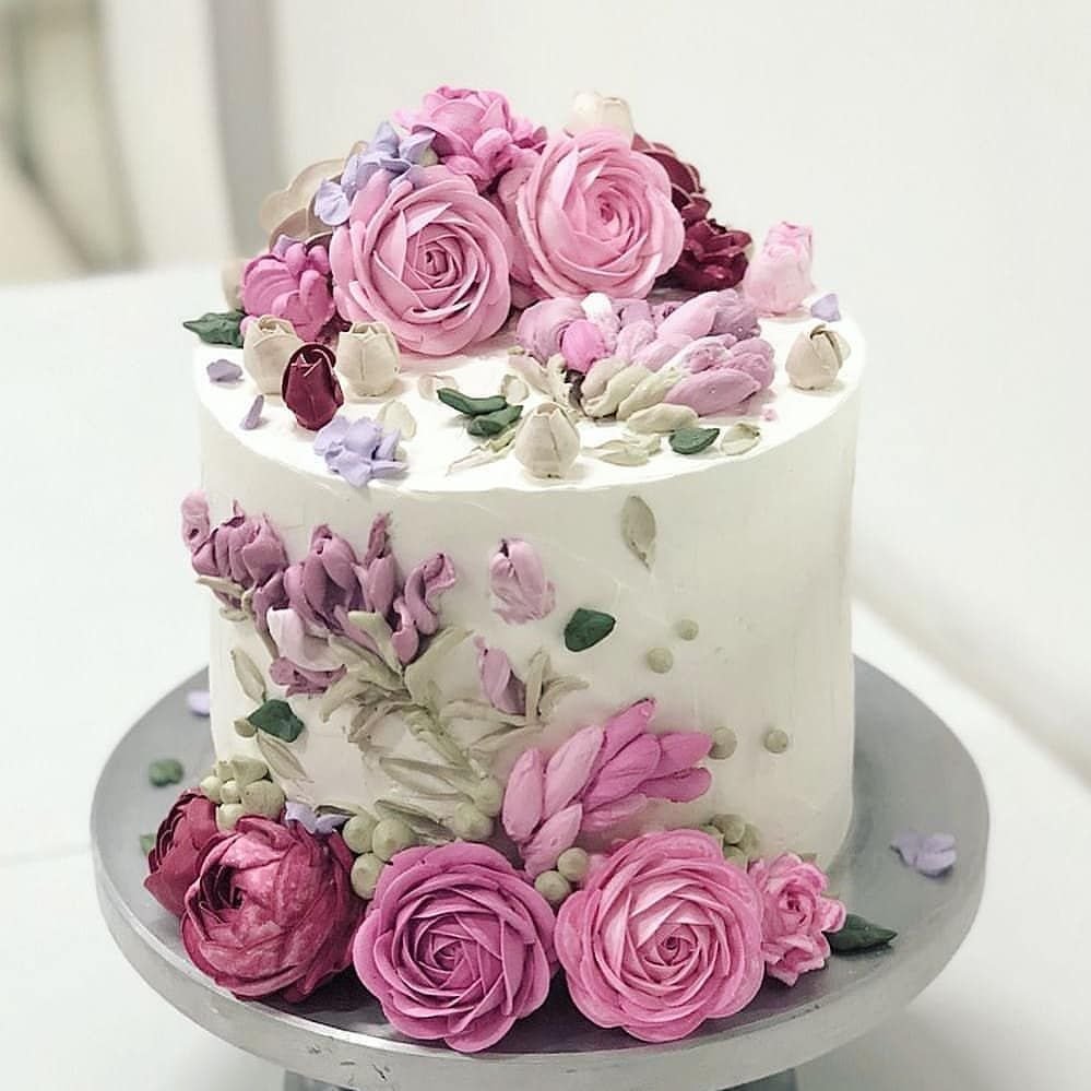 Украшение торта кремовыми цветами
