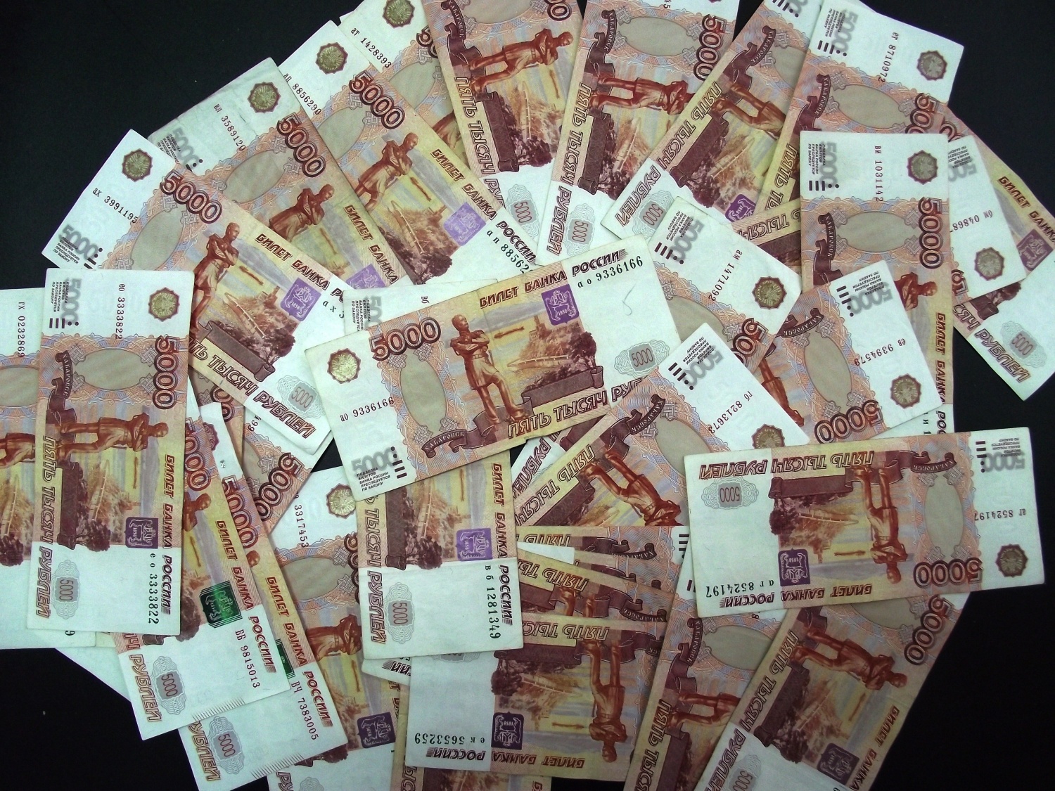 Много русских денег