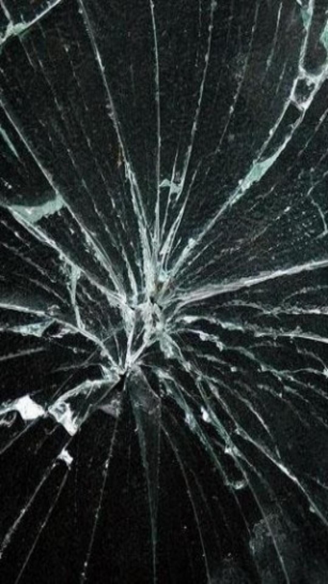 Разбитое стекло на телефоне