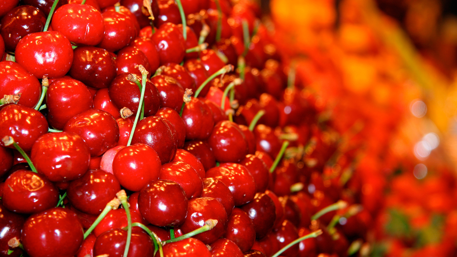 Красные фрукты и ягоды