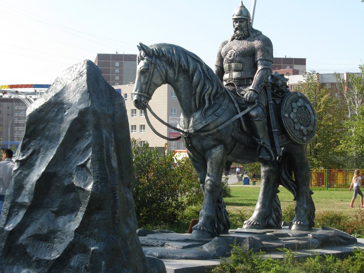 Памятник богатырю Илье Муромцу